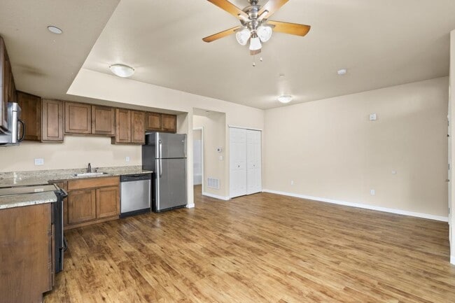 Photo - 140 E 1st St