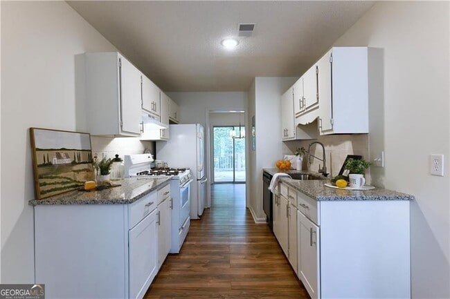 Photo - 1697 Cedar Bluff Way