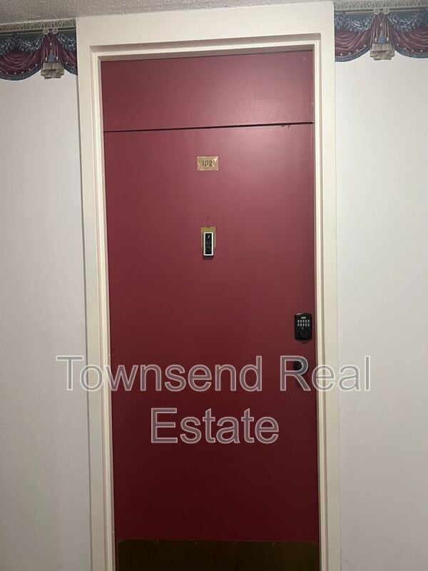 Photo - 1100 Clarendon St