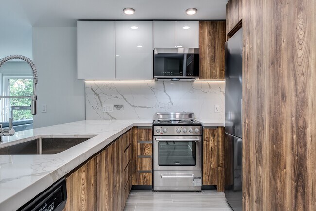 Photo - 1168 Pendrell St Unit 201