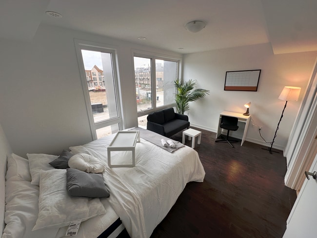 Building Photo - 48 Deep Roots Terr