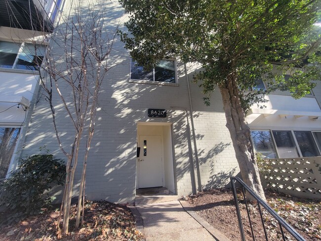 Lovely 2 BR/1.5 BA 2-Level Condo in Silver... - Lovely 2 BR/1.5 BA 2-Level Condo in Silver...