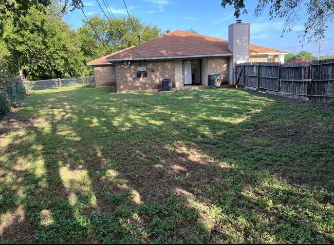 Photo - 1706 Copperfield Cir Unidad A