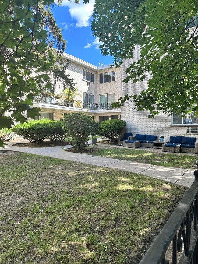 Building Photo - 4201 N Paulina St Unit 3F Rental
