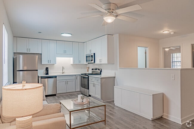 2BR, 1BA - 750SF - Living Room