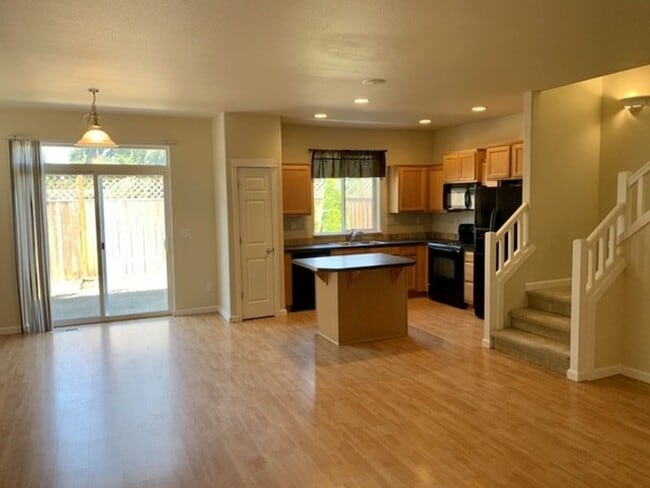 Photo - Terrific Hillsboro home close to Intel and community park - Freshly Painted!