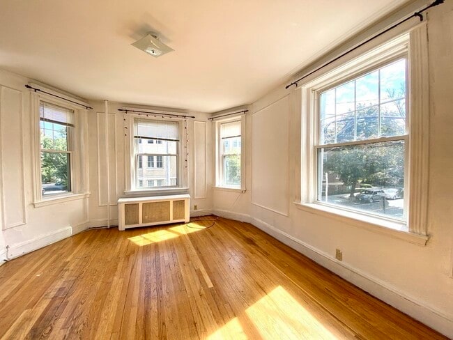 Building Photo - 74 Babcock St Unit 3