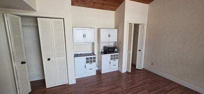 Photo - 4036 Abbey Ct Unit B