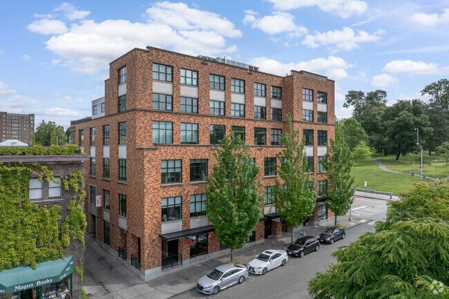 1414 NE 42nd St Seattle, WA 98105-6271 - z-051425-Russell Hall