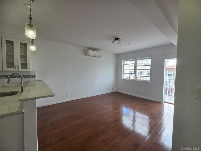 40-43 97th St Unidad 4th Floor