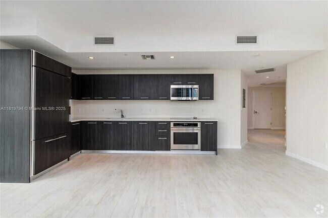 Building Photo - 45 SW 9th St Rental