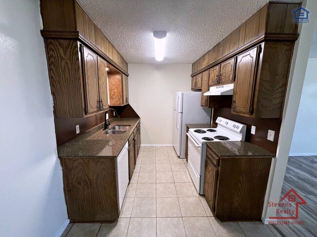 Photo - 2111 NW Lindy Ave