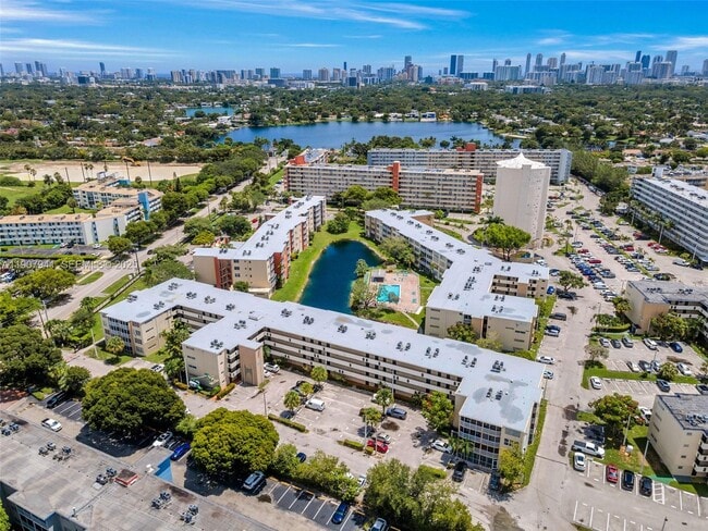 Building Photo - 1690 NE 191st St Unit 309-1