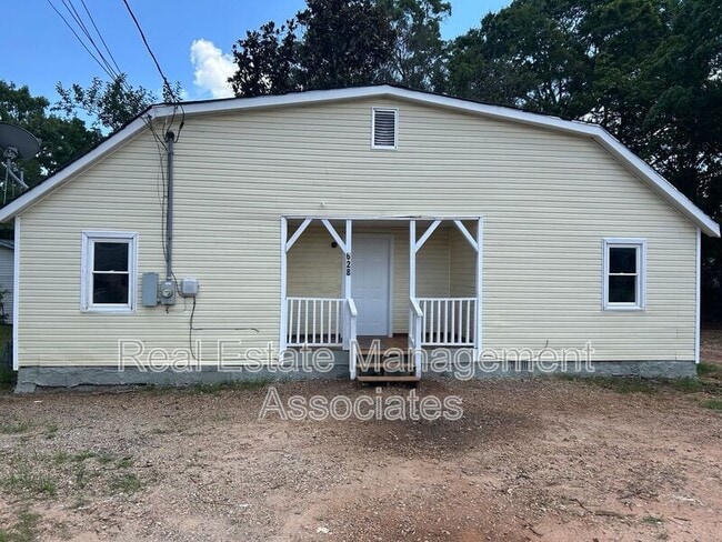 Building Photo - 628 E Broad St Rental