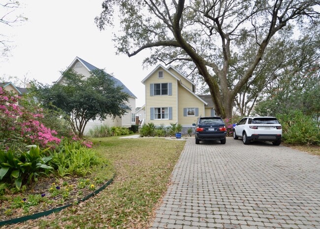 Building Photo - 775 Lake Frances Dr Rental