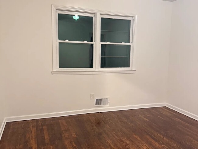 Photo - 331 Betsy Ave SW