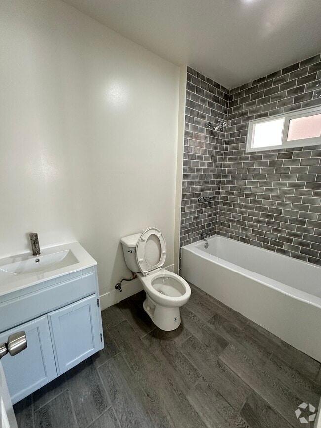 Building Photo - 957 W 45th St Unit 45th Rental