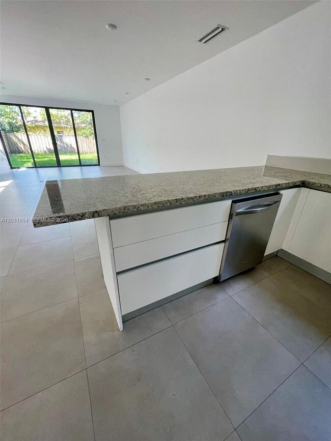 Photo - 2740 SW 29th Ave Unit 2740