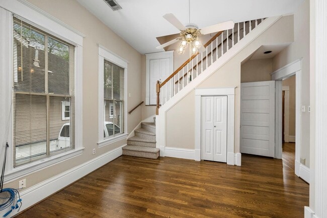 Photo - 1651 Cortlandt St