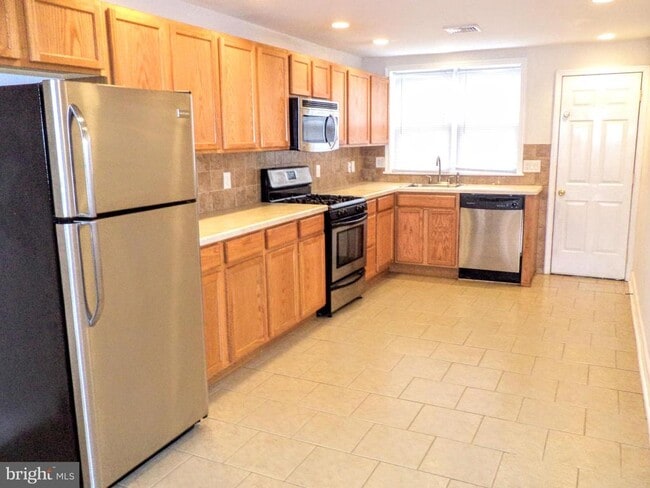 Photo - 2312 Moore St