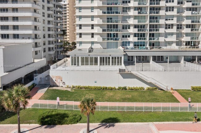 Photo - 5601 Collins Ave Unidad M12