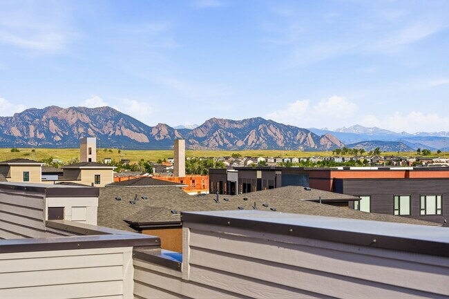 2242 Old Rail Wy