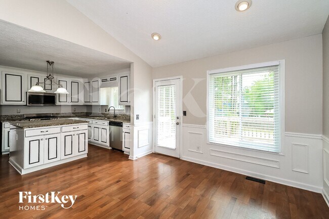 Photo - 424 Waverly Forest Ct