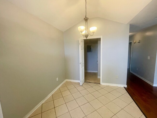 Photo - 310 Evergreen Way