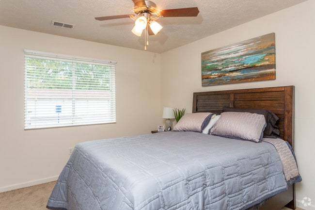 1BR, 1BA - 730 SF - Bedroom