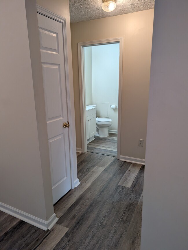 Baño del pasillo - 138 Crestview Dr Unidad A