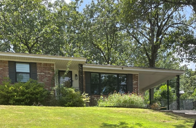 Photo - 3737 Lakeshore Dr