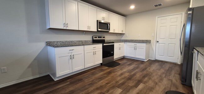 Photo - 5819 Rolling Gln