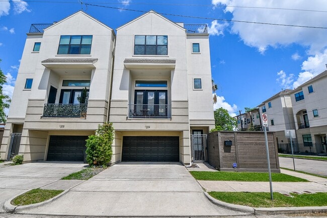 Building Photo - 1204 Fowler St