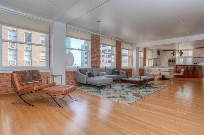 Building Photo - 411 West 7th-22036 Unit 22036 Rental