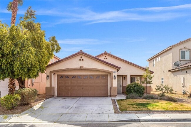 Building Photo - Single Story 3 Bedroom Home with Beautiful Backyard Space