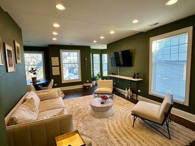 Photo - 1714 N Lawndale Ave Unidad 2