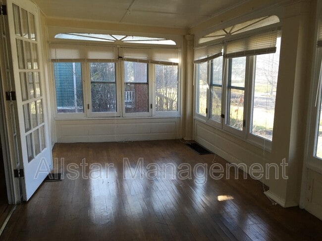 Photo - 3186 Whitethorn Rd