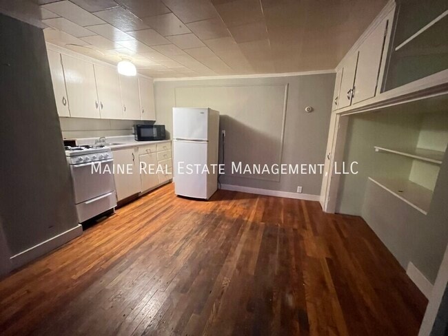 Photo - 200 Center St Apartment Unit 3
