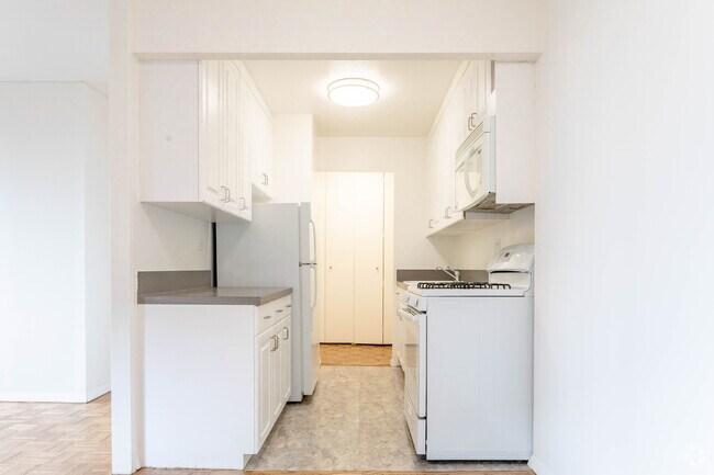 KITCHEN 1BR - Ruppert Yorkville Towers
