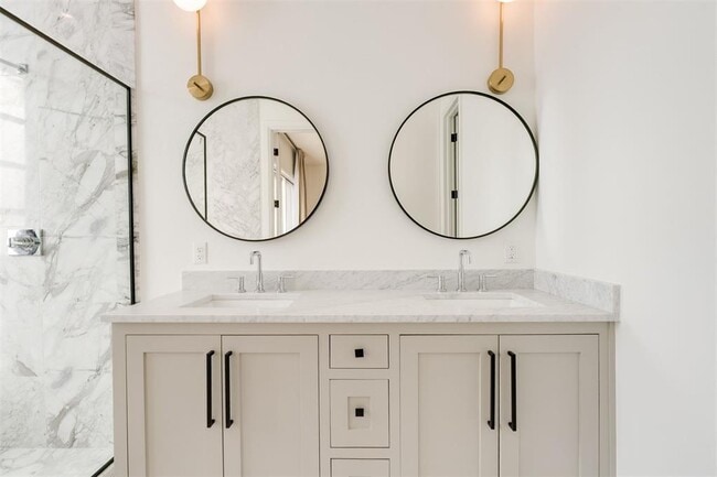 Photo - 827 NW 8th St