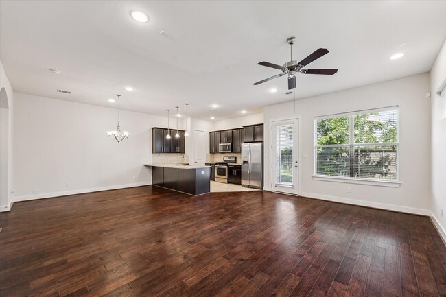 Photo - 1815 Crestdale Dr