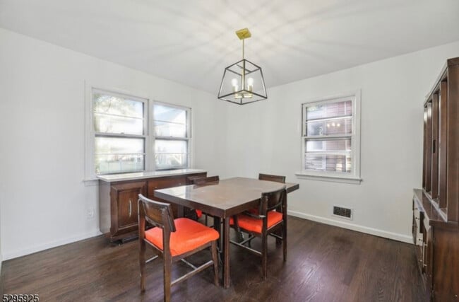 Photo - 737 Linden Ave