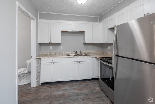 2BR, 1.5BA - 950SF - Kitchen