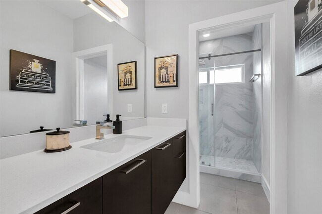 Photo - 5021 Nichols St