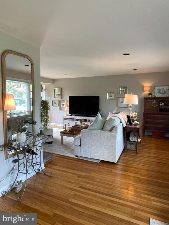 Photo - 402 Elliger Ave