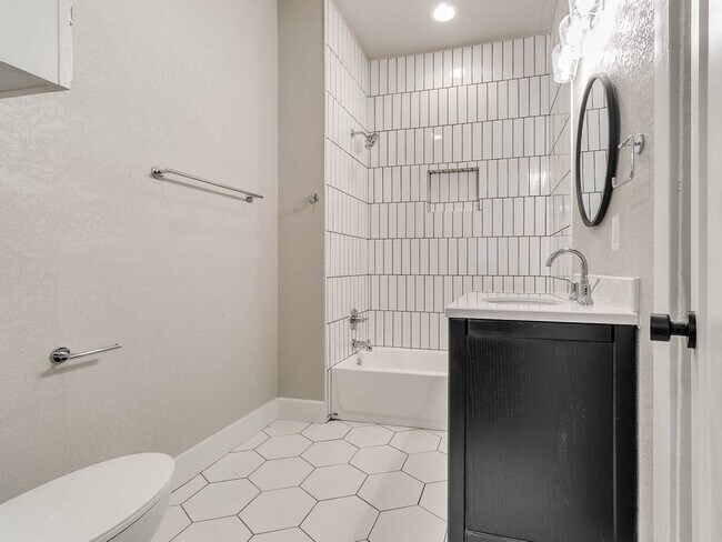 Photo - 718 NW 25th St