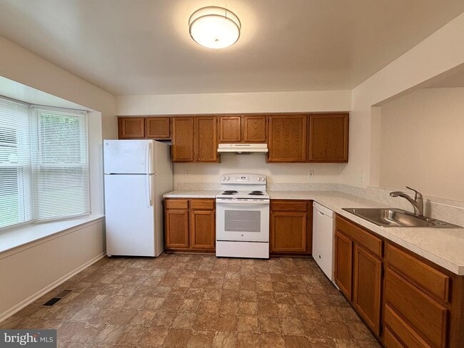 Building Photo - 6124 Majors Ln