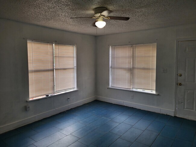 Photo - 104 Cottonwood Ave