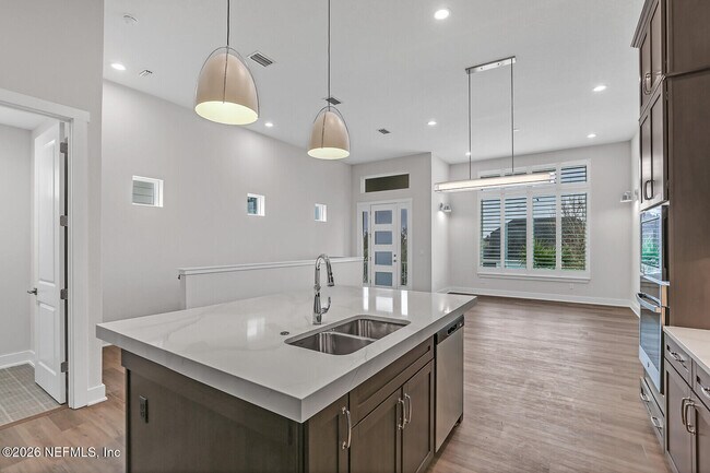 Photo - 459 Crestview Dr