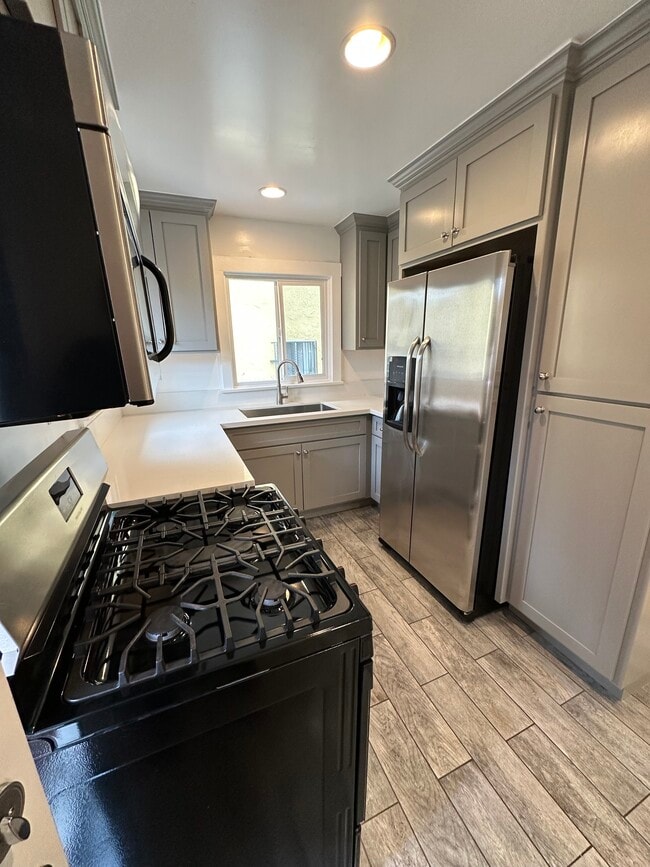 Photo - 552 Brooks Ave